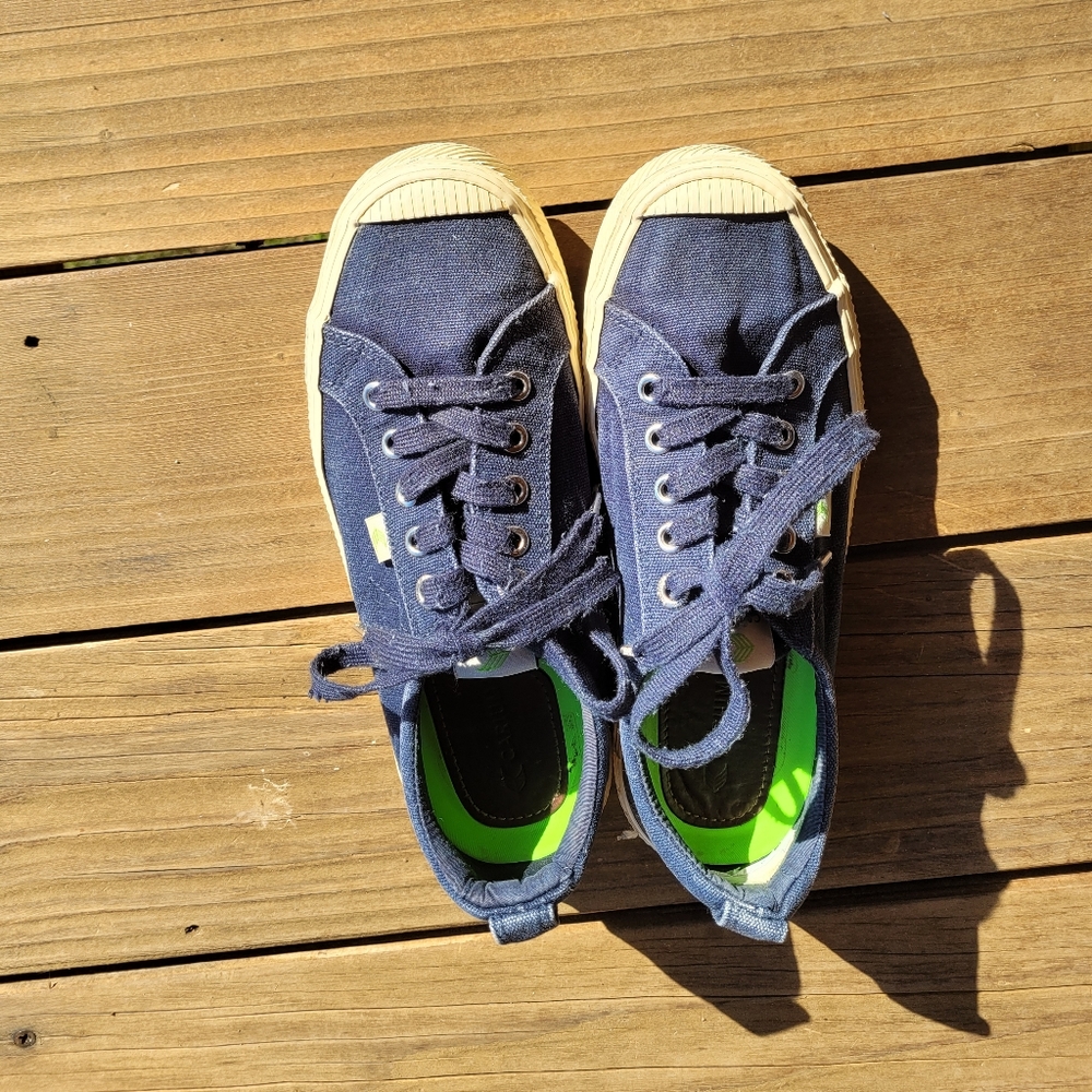 Cariuma sneakers